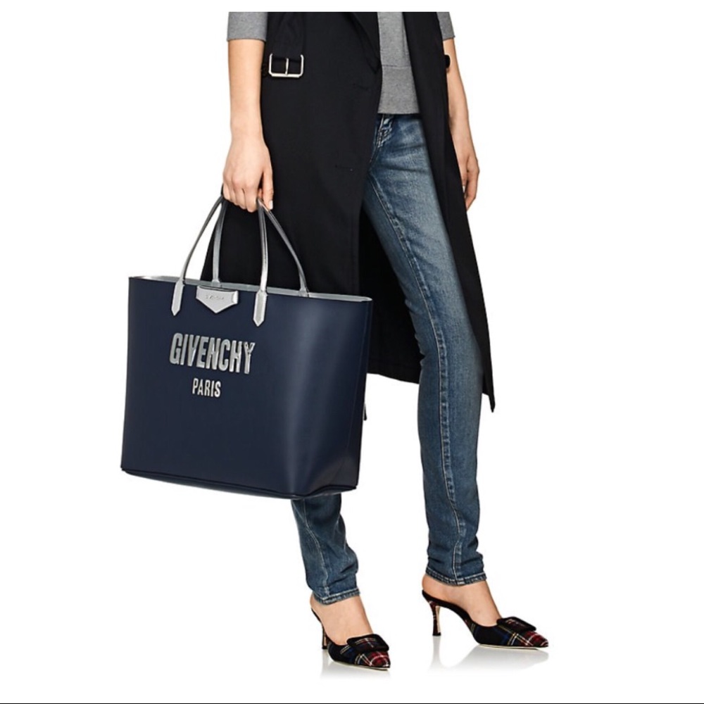 ♥️SOLD♥️ NWT AUTHENTIC Antigona Large Navy Tote